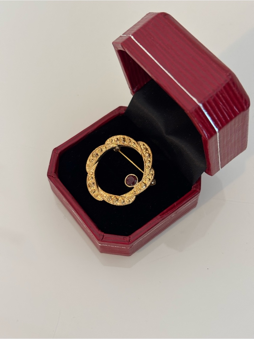 Vintage Gold Tone Red Stone Textured Circle Brooch Pin